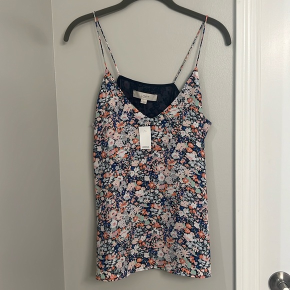 LOFT Tops - Loft pretty floral top size XS NWT❤️